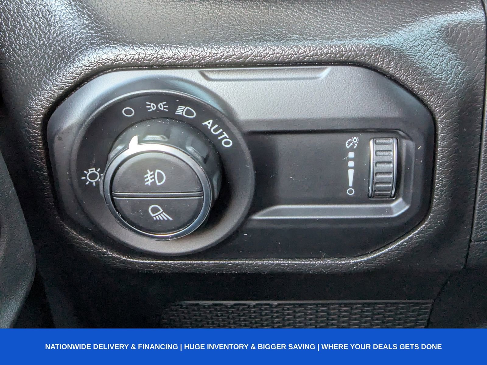 Used 2023 Jeep Gladiator Sport image 35