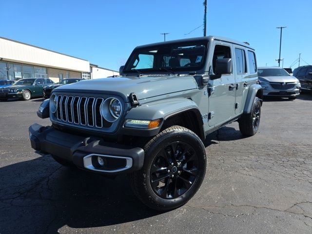 Used 2025 Jeep Wrangler Unlimited Sahara w/ Safety Group AWD/4WD image 2
