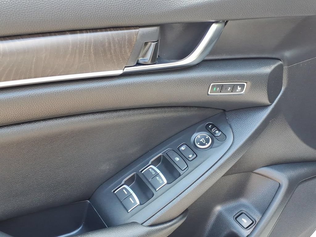 Used 2019 Honda Accord Touring image 4