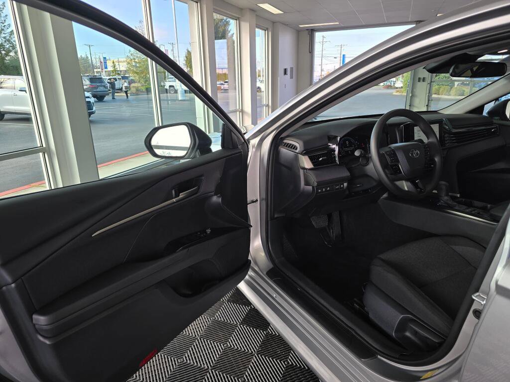 Used 2026 Toyota Camry LE image 18