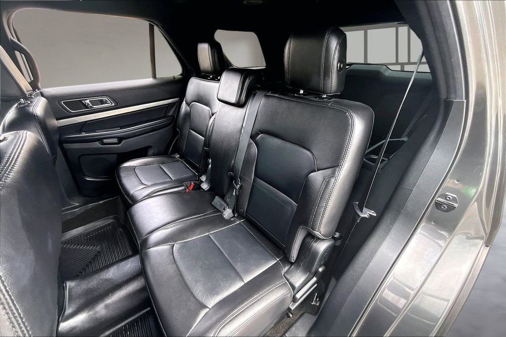 Used 2018 Ford Explorer XLT w/ Equipment Group 202A FWD image 21