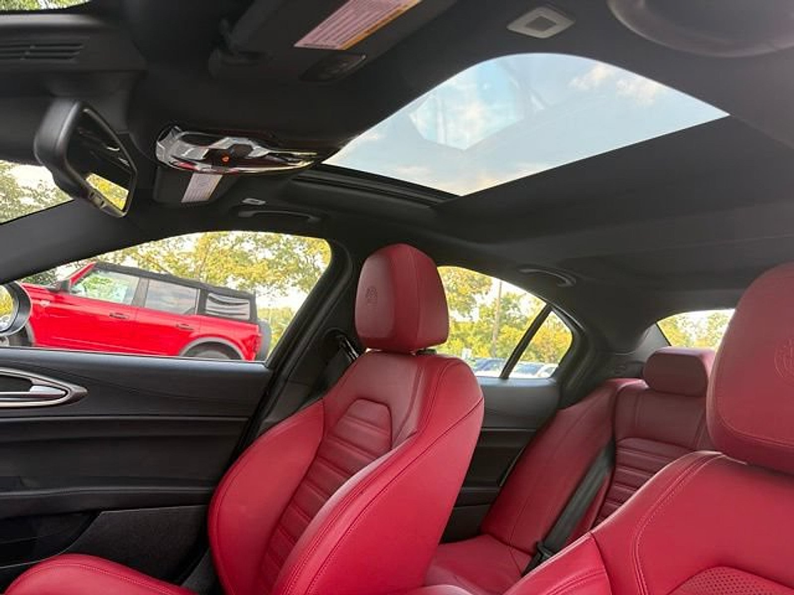 Used 2025 Alfa Romeo Giulia AWD w/ Veloce Package AWD image 25