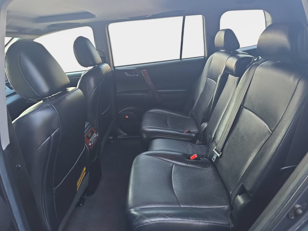 Used 2012 Toyota Highlander Limited w/ Tow Pkg AWD/4WD image 18