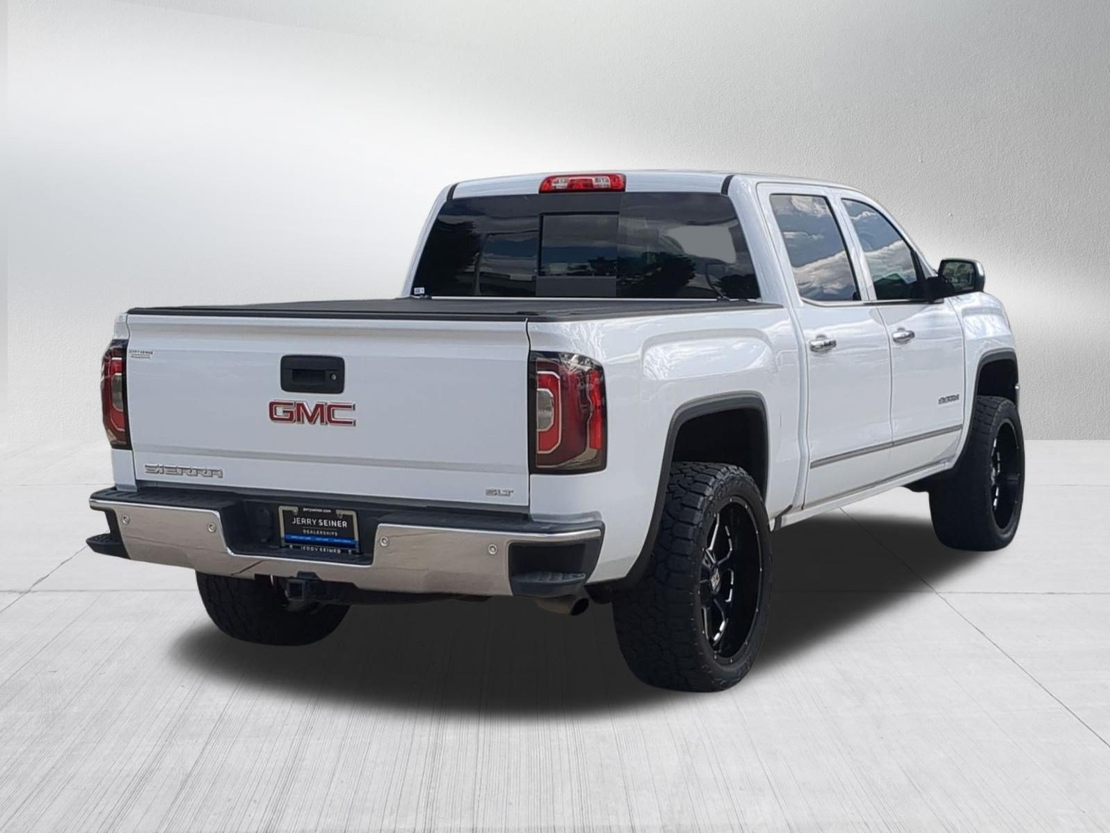 Used 2018 GMC Sierra 1500 SLT w/ SLT Preferred Package AWD/4WD image 5