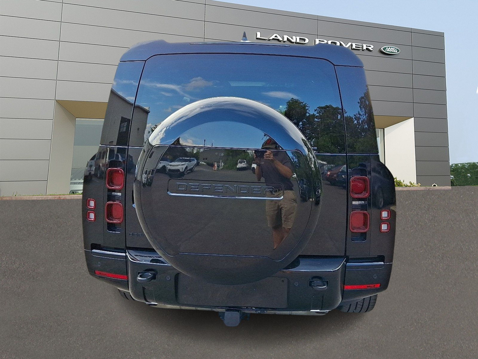 Certified 2025 Land Rover Defender 130 X-Dynamic SE AWD/4WD image 7