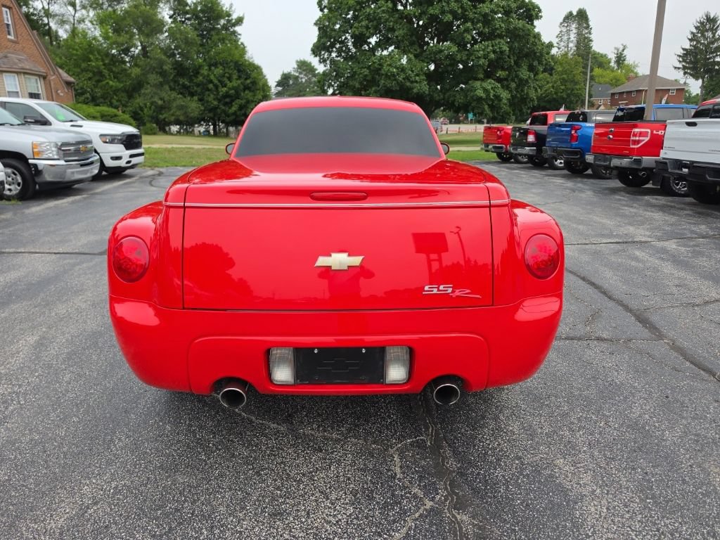 Used 2004 Chevrolet SSR w/ Preferred Equipment Group RWD image 6