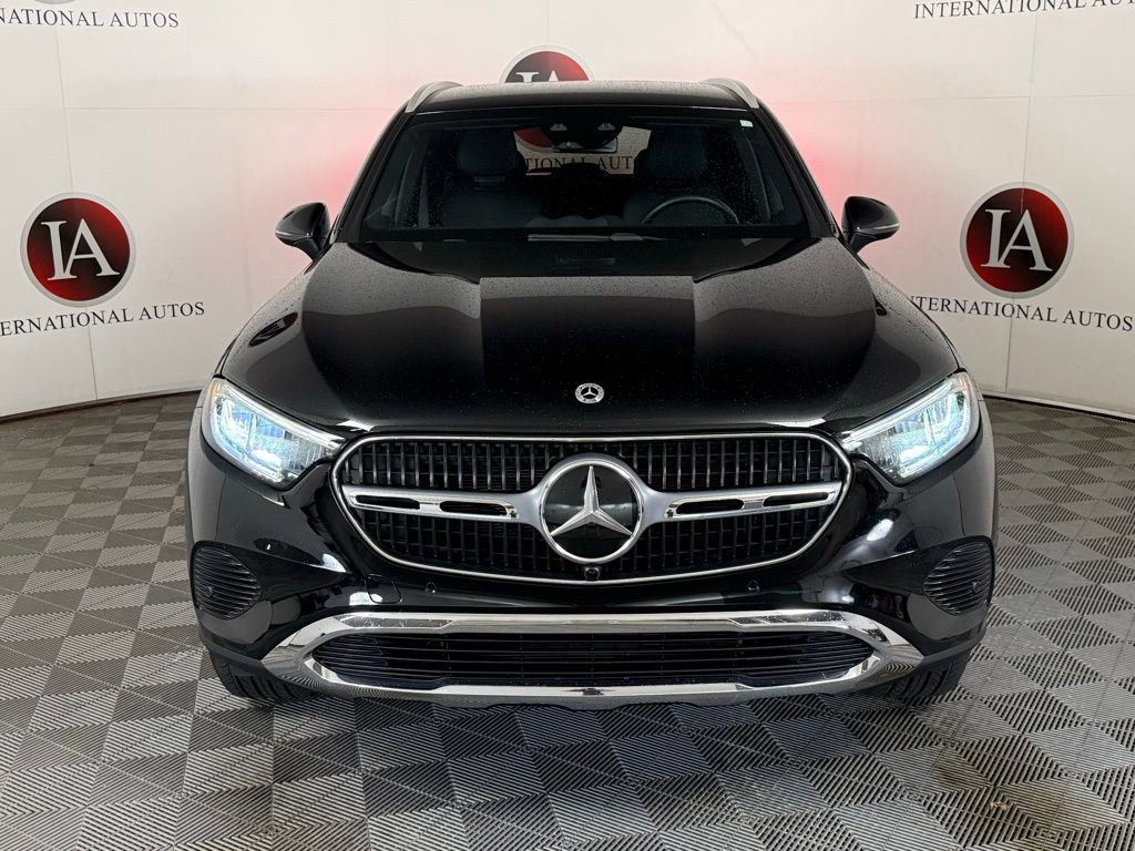 Used 2025 Mercedes-Benz GLC 300 4MATIC w/ Driver Assistance Package image 2