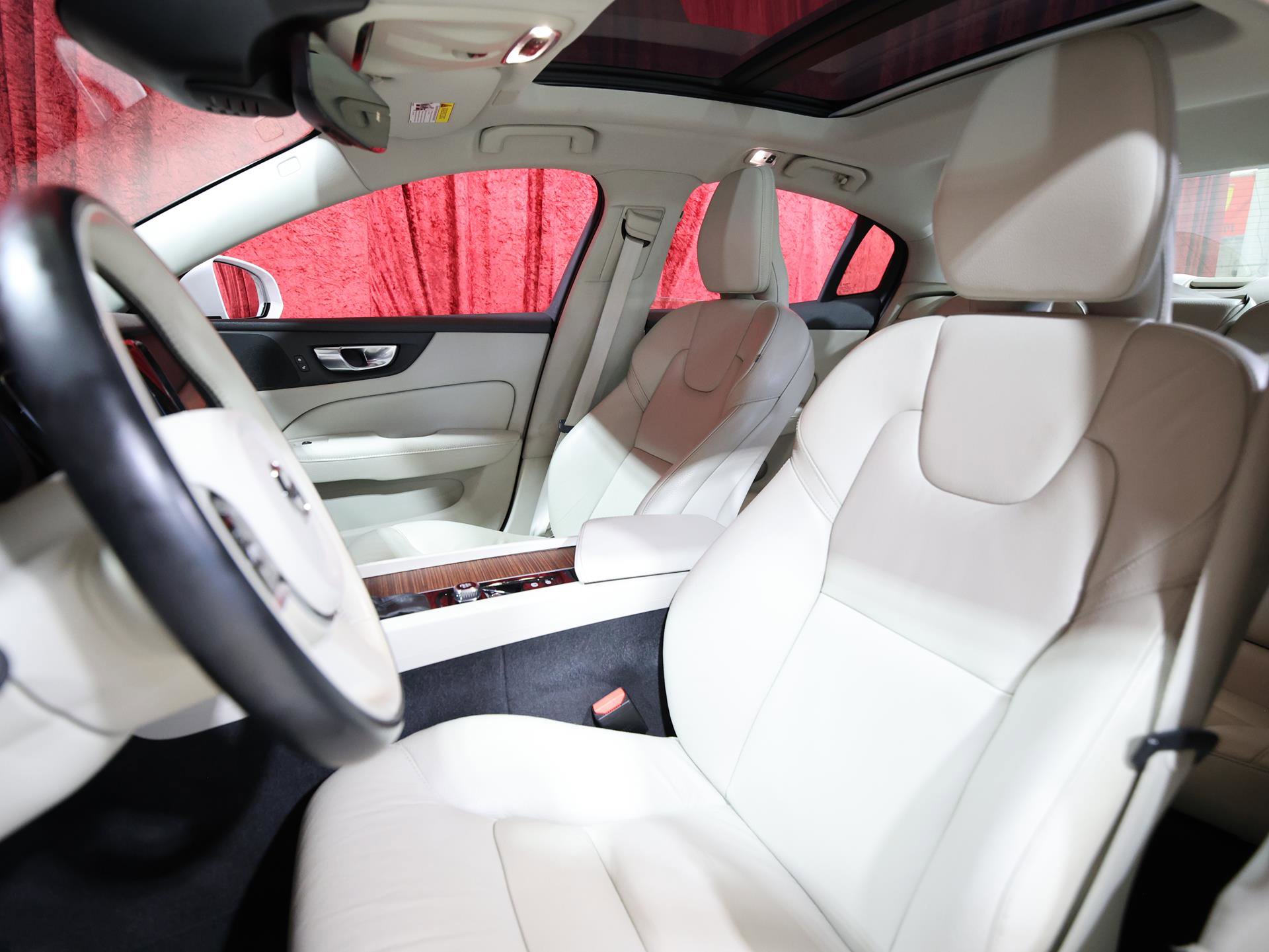 Used 2021 Volvo S60 T5 Momentum FWD image 13