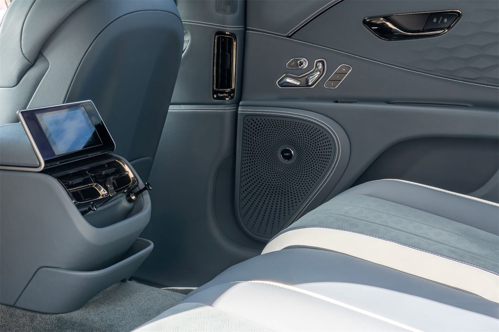 Used 2025 Bentley Flying Spur Plug-In Hybrid image 21