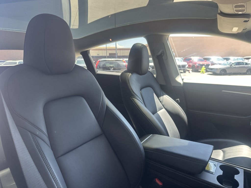 Used 2025 Tesla Model Y Long Range RWD image 40