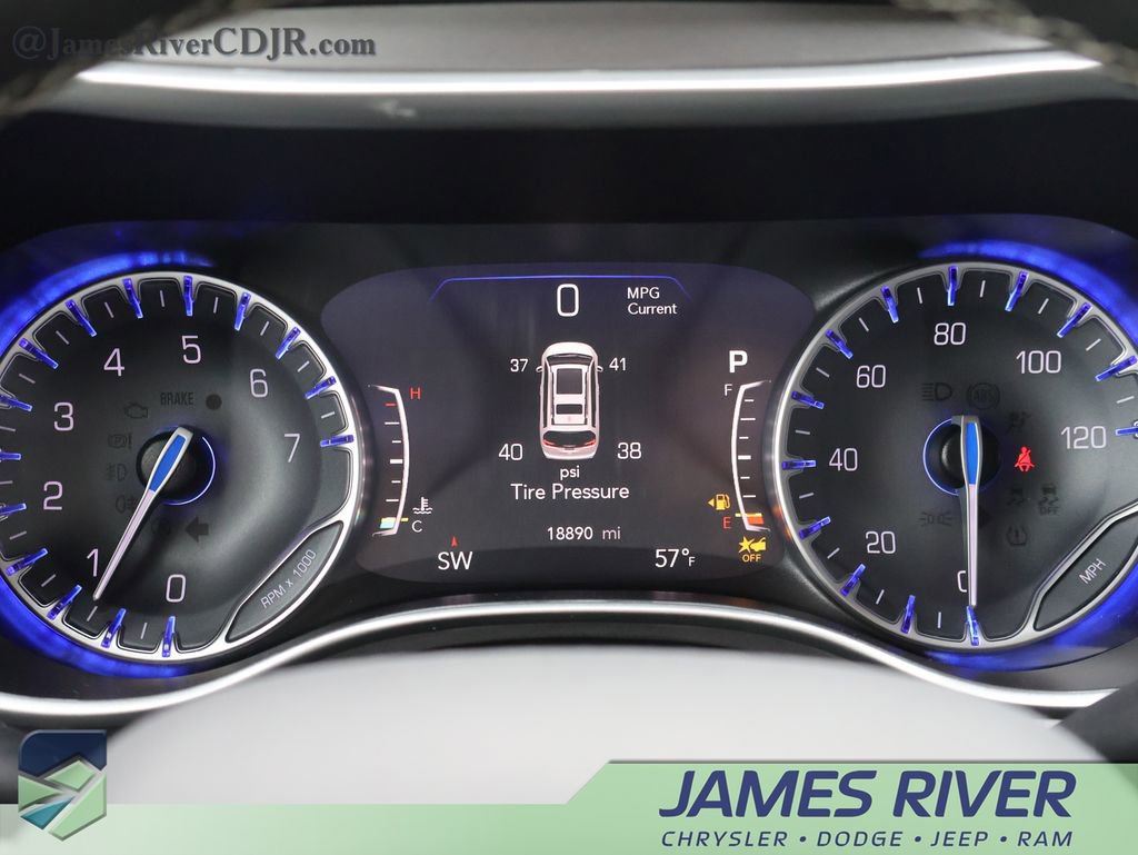 Used 2024 Chrysler Pacifica Touring-L image 28