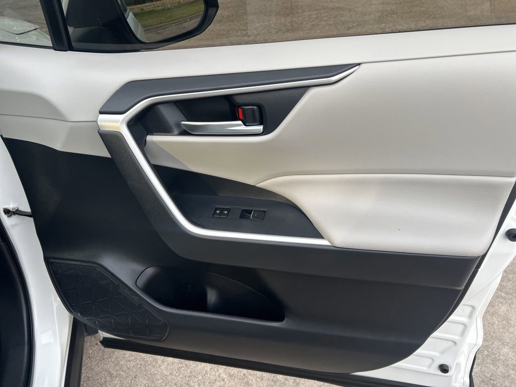 Used 2022 Toyota RAV4 XLE w/ XLE Grade Weather Package image 21