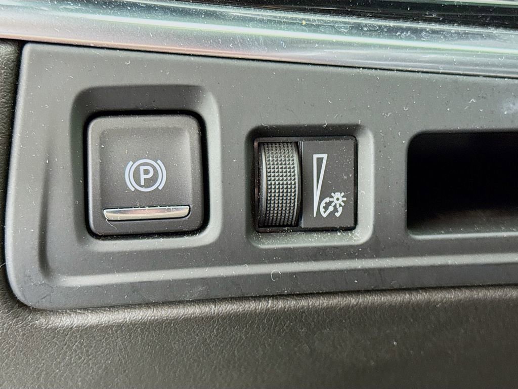 Used 2020 Cadillac XT6 Premium Luxury w/ LPO, Floor Liner Package image 10