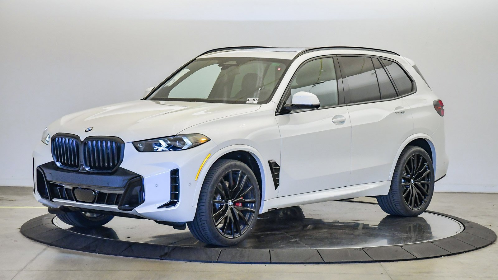 New 2026 BMW X5 xDrive40i w/ M Sport Package image 1