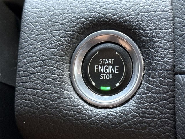 Certified 2021 GMC Yukon Denali w/ Denali Premium Package AWD/4WD image 21