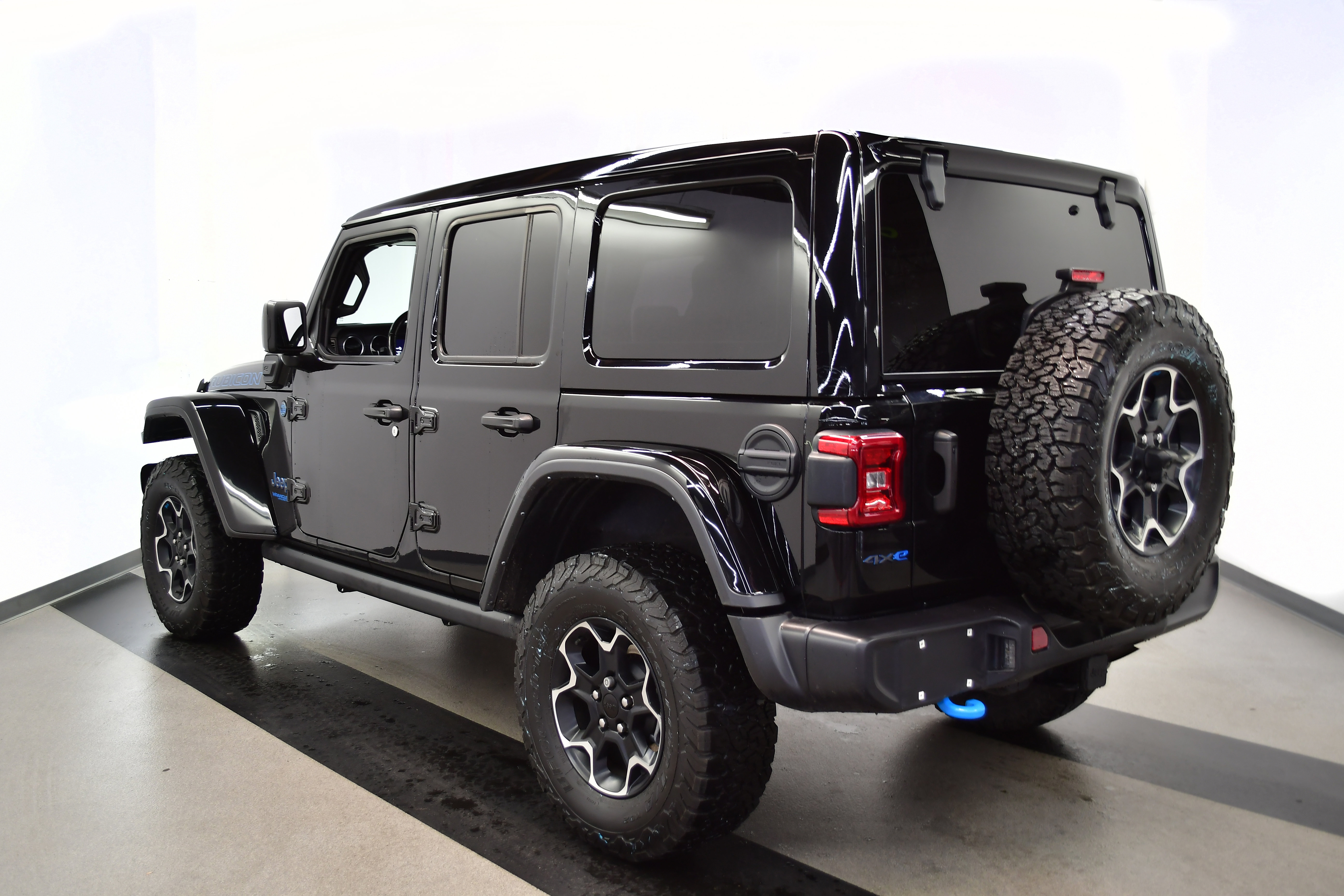 Used 2022 Jeep Wrangler Unlimited Rubicon 4xe w/ Cold Weather Group image 8