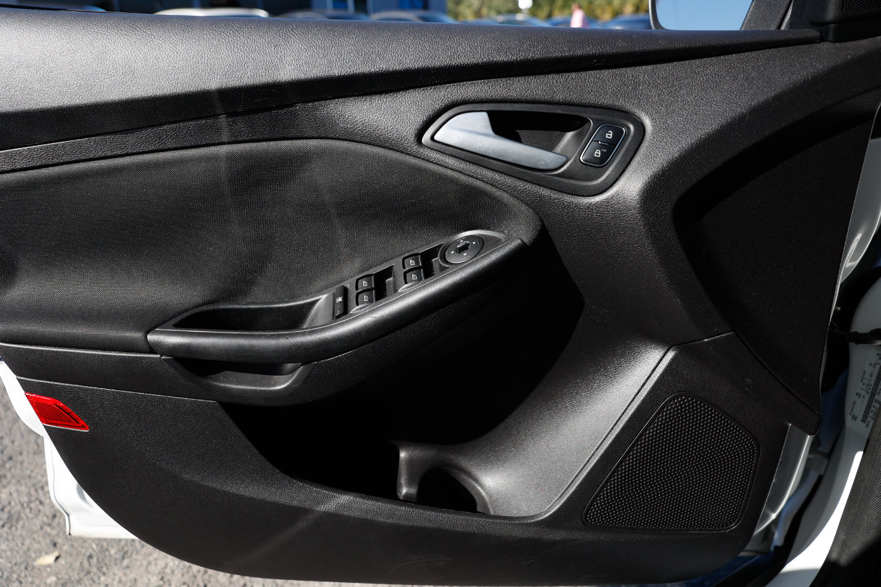 Used 2015 Ford Focus SE image 37