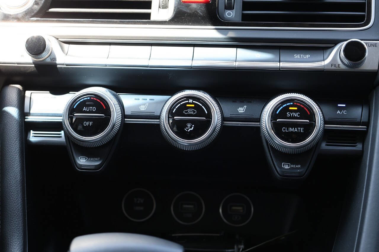 Used 2023 Genesis G70 2.0T image 21