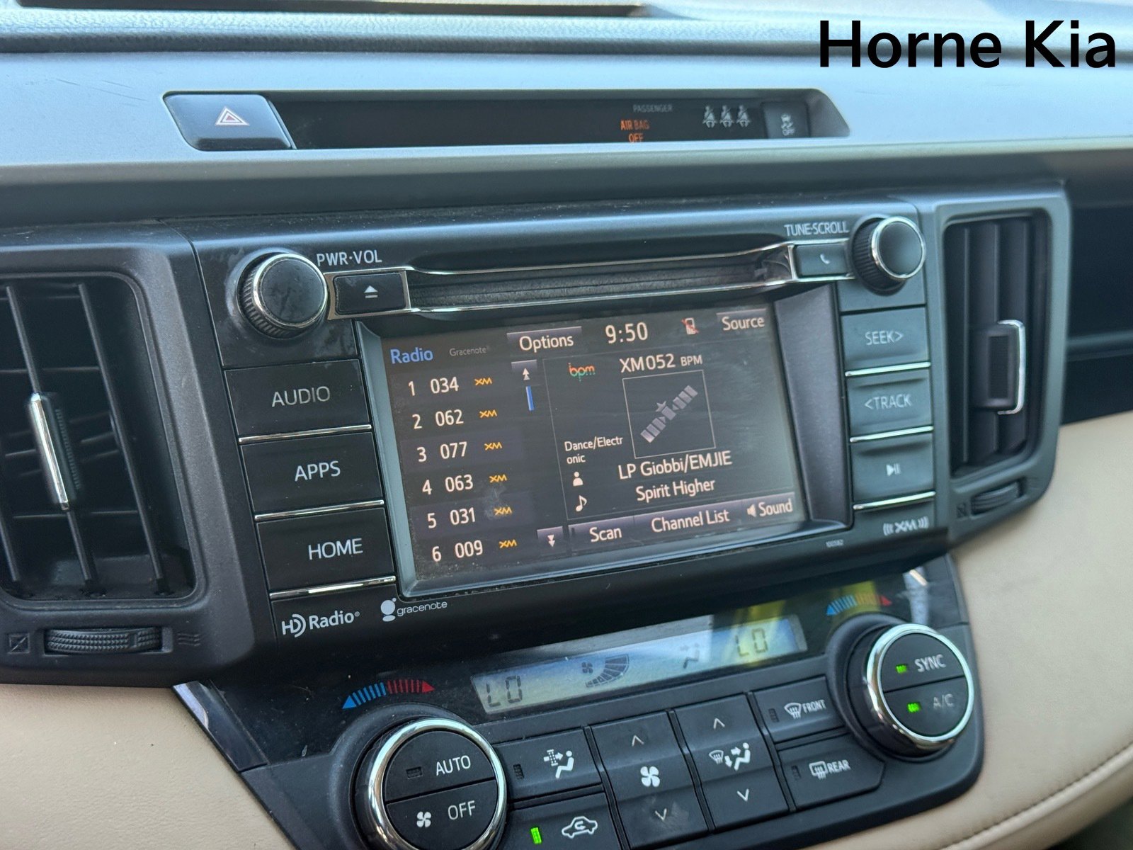 Used 2017 Toyota RAV4 XLE w/ Carpet Mat Package image 17