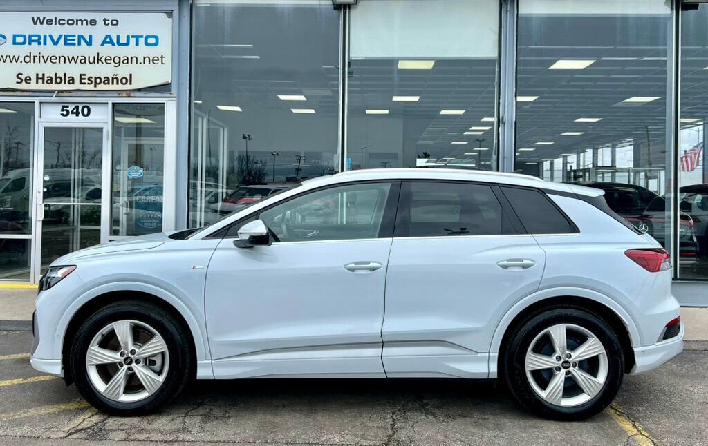 Used 2024 Audi Q4 e-tron Premium Plus w/ Premium Plus image 2