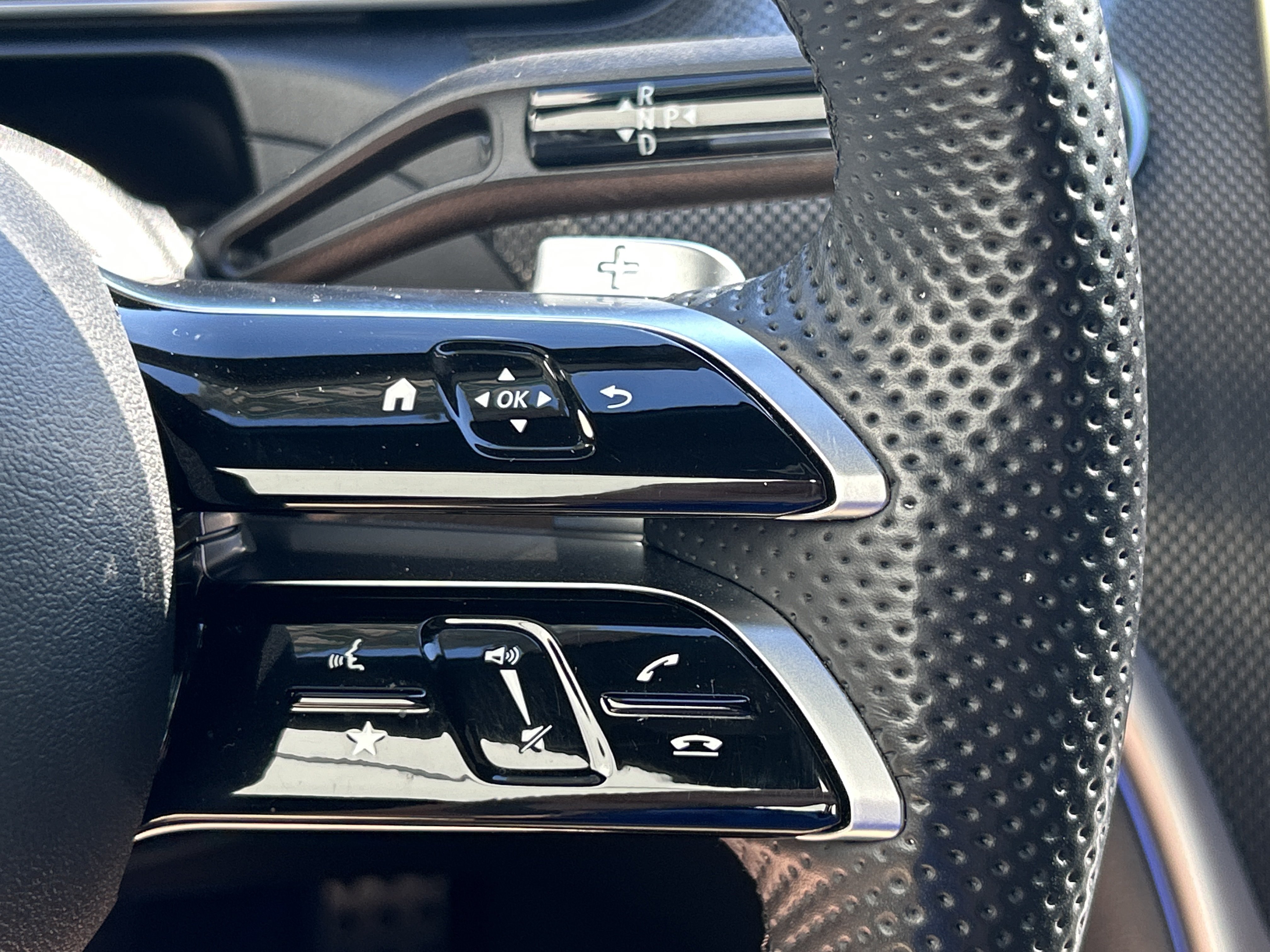 Certified 2025 Mercedes-Benz CLE 300 4MATIC Cabriolet image 39