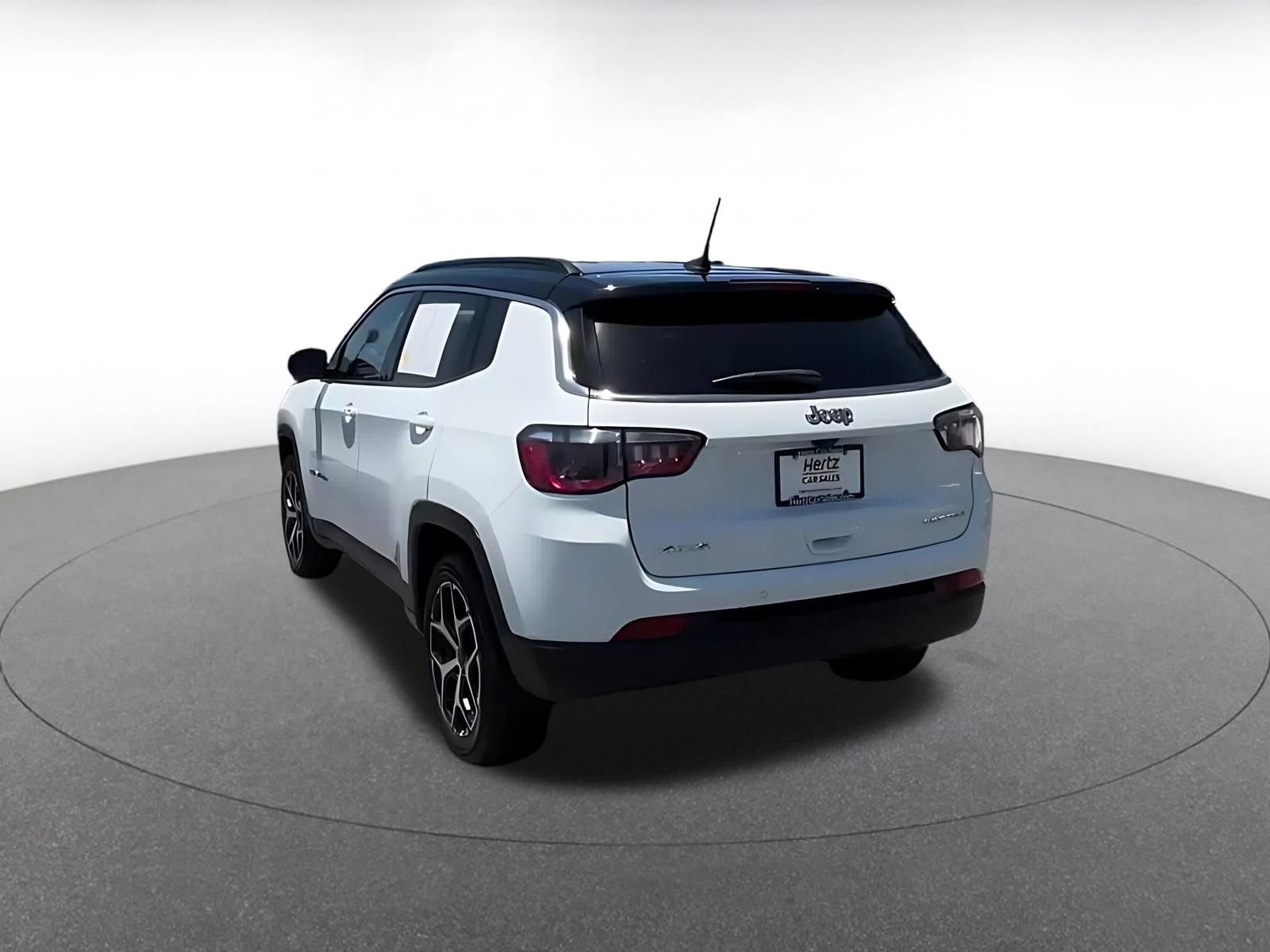 Used 2025 Jeep Compass Limited AWD/4WD image 5