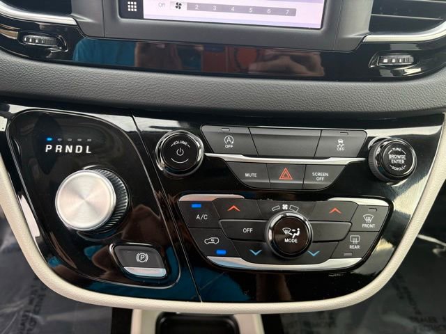 Used 2023 Chrysler Voyager LX image 15