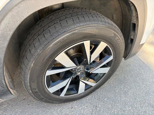 Used 2022 Volkswagen Atlas Cross Sport SE FWD image 15