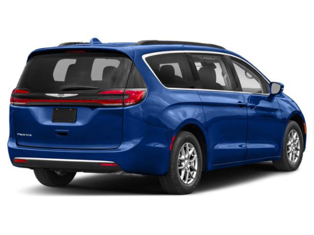 Certified 2023 Chrysler Pacifica Limited AWD/4WD image 3