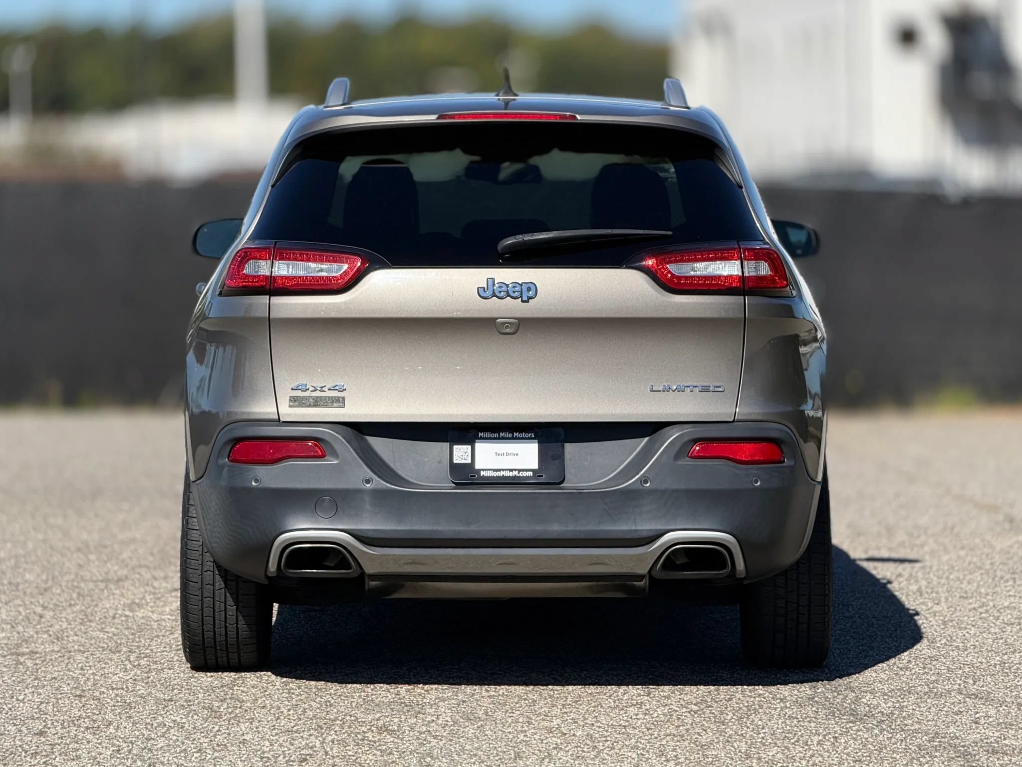 Used 2017 Jeep Cherokee Limited AWD/4WD image 4