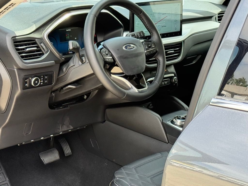 New 2024 Ford Escape SE w/ PHEV Premium Package FWD image 6