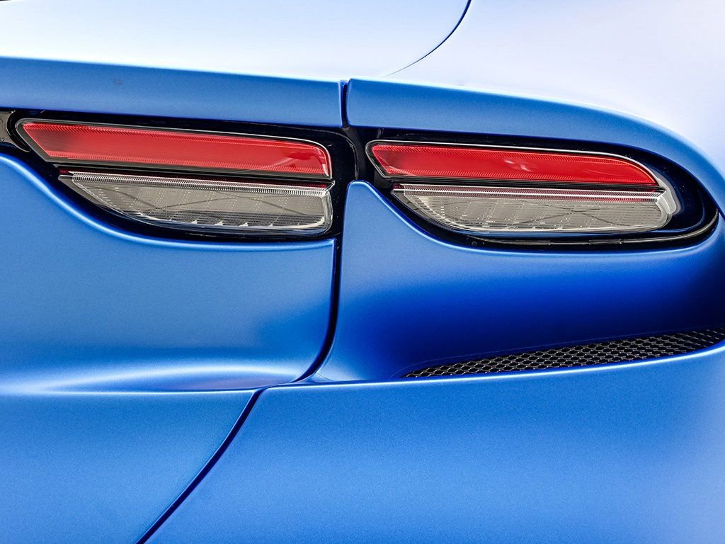 Certified 2024 Ferrari Purosangue Base image 30