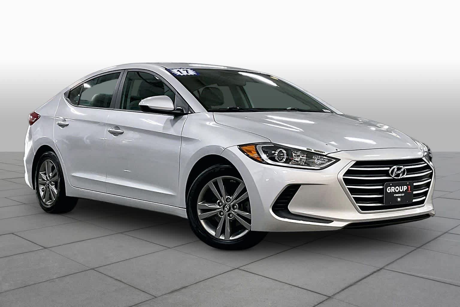 Used 2017 Hyundai Elantra SE FWD image 3