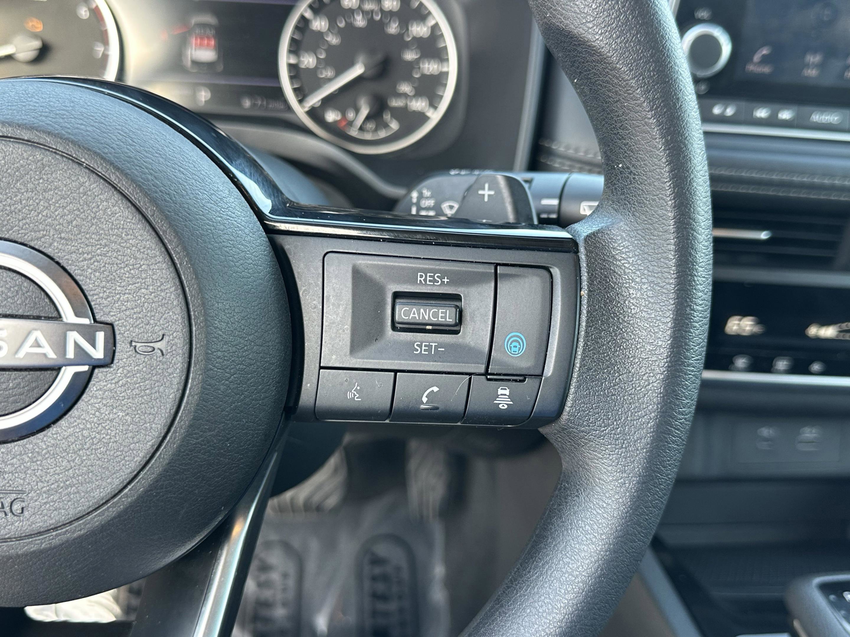 Certified 2023 Nissan Rogue SV FWD image 30