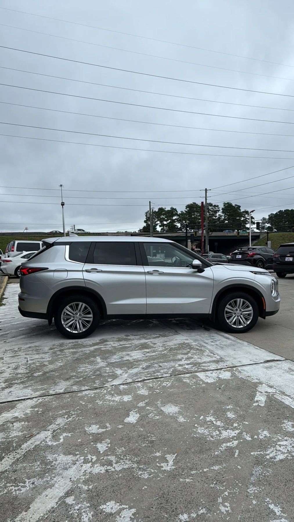 Used 2024 Mitsubishi Outlander ES image 3