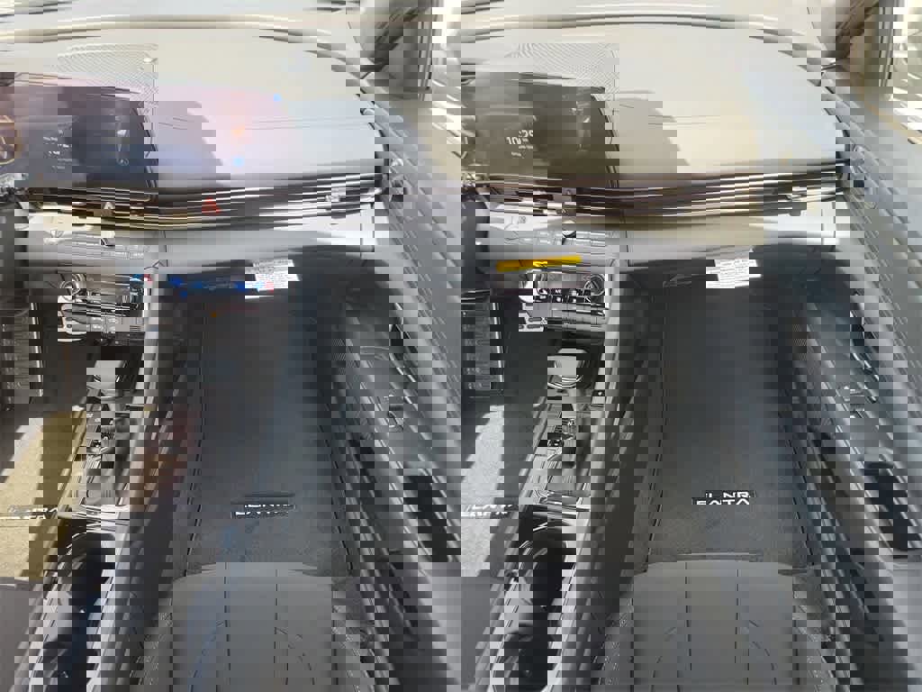 New 2025 Hyundai Elantra SEL image 12