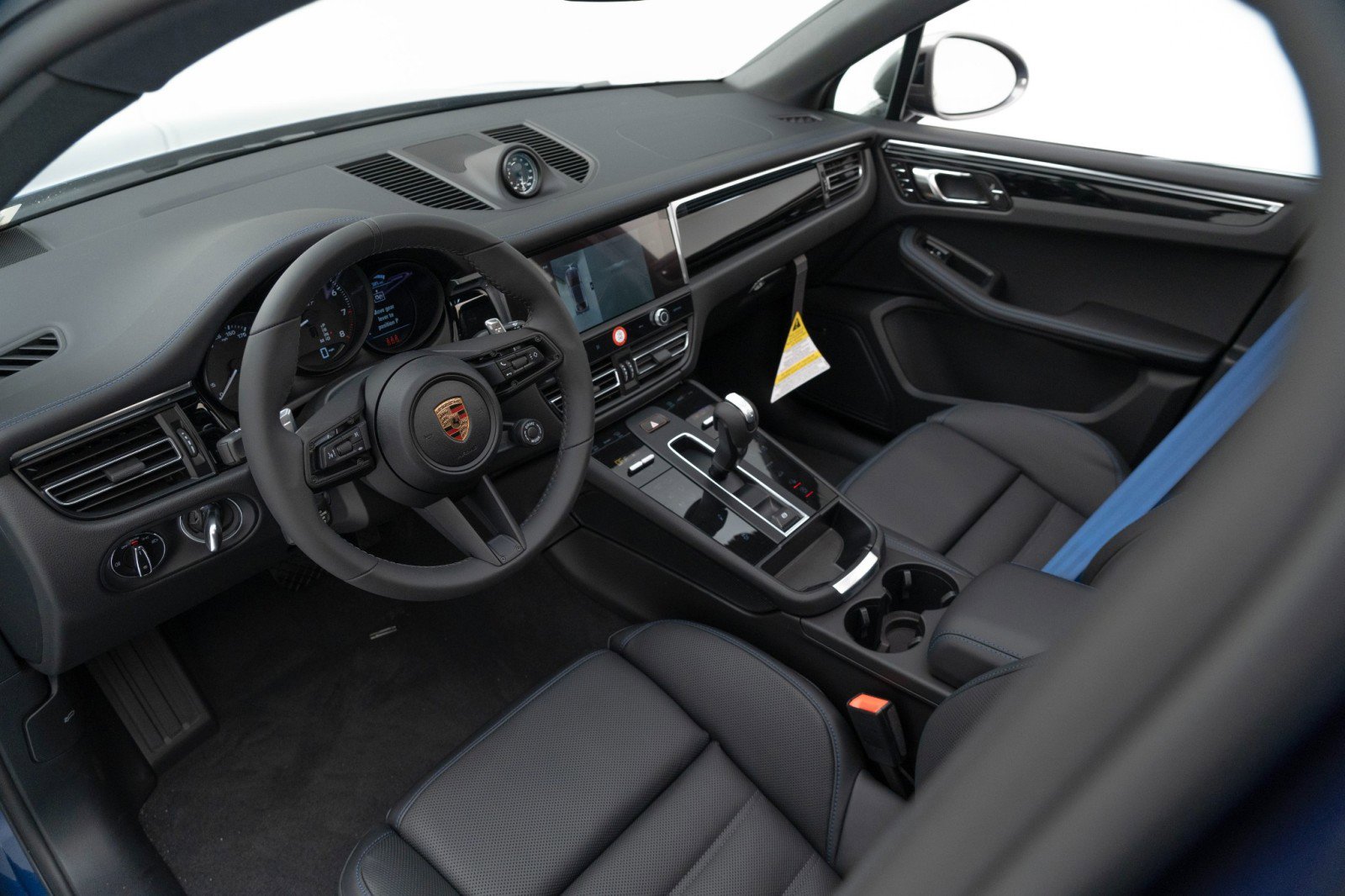 New 2025 Porsche Macan Turbo image 4