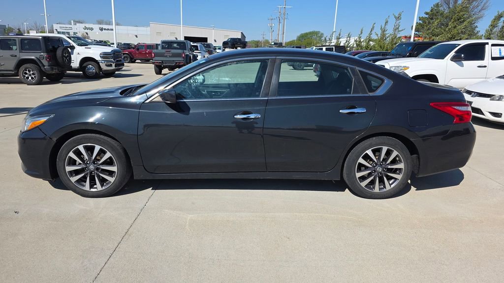 Used 2017 Nissan Altima 2.5 SV FWD image 2