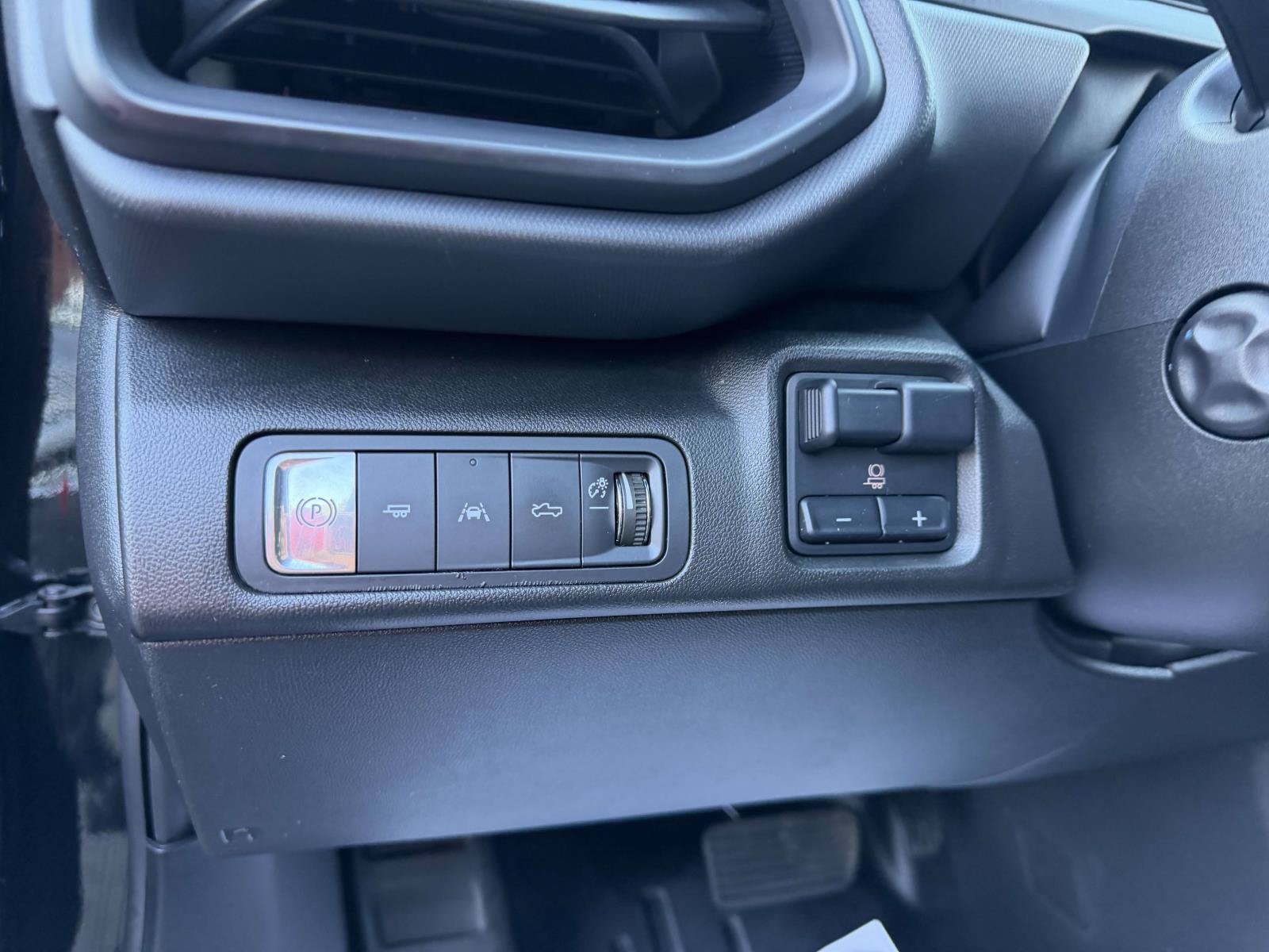 Certified 2024 Chevrolet Silverado EV W/T AWD/4WD image 18