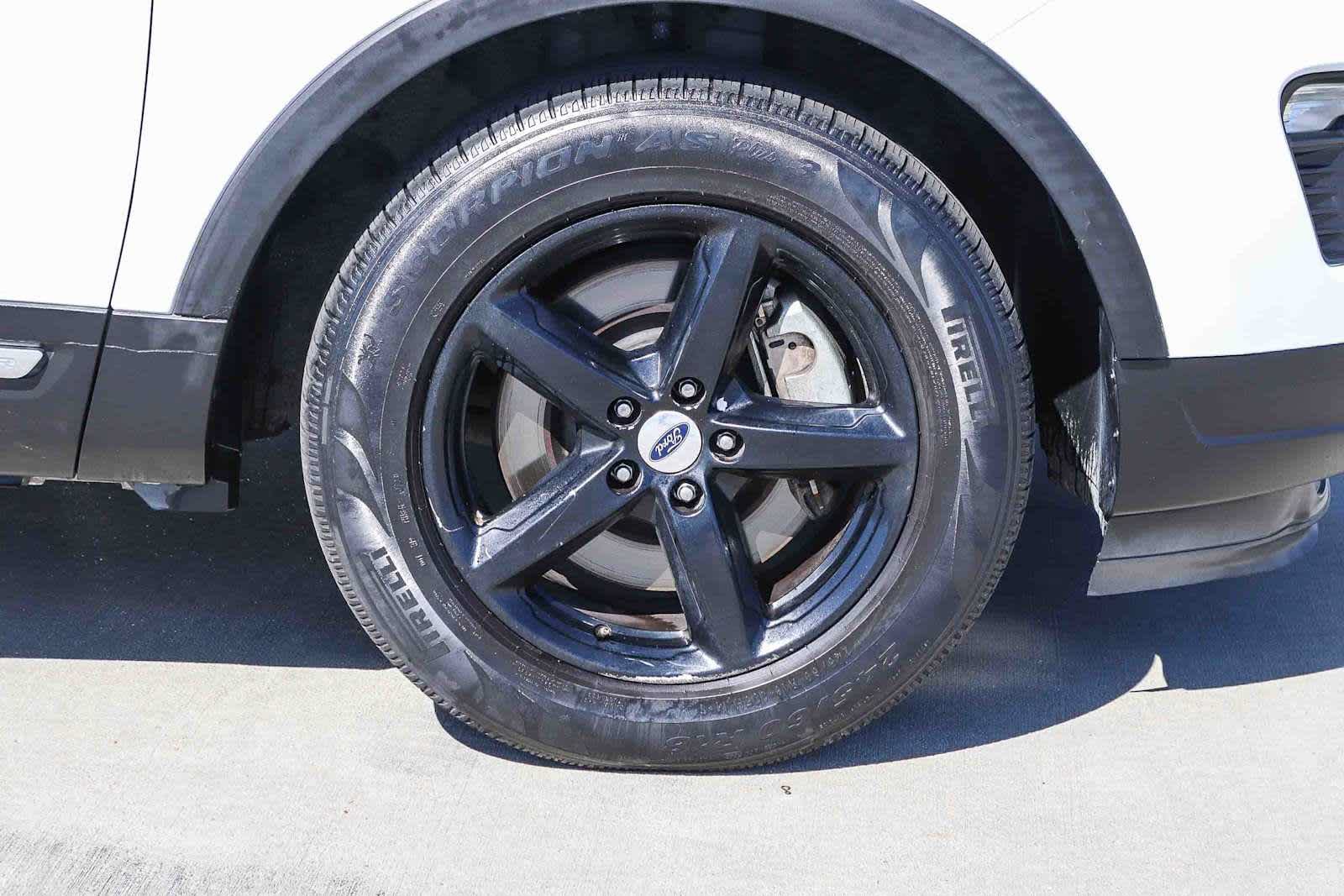 Used 2018 Ford Explorer XLT w/ Equipment Group 202A FWD image 9