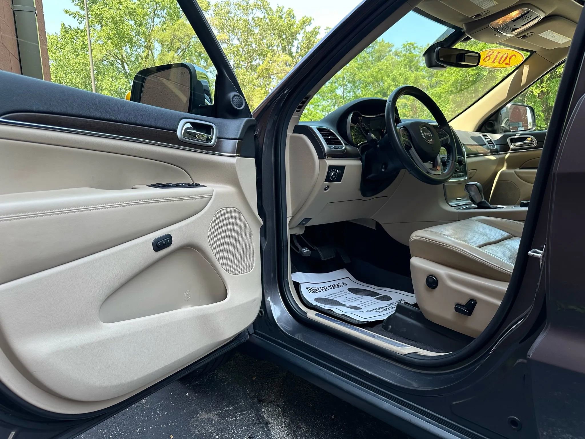 Used 2018 Jeep Grand Cherokee Limited w/ Luxury Group II image 11