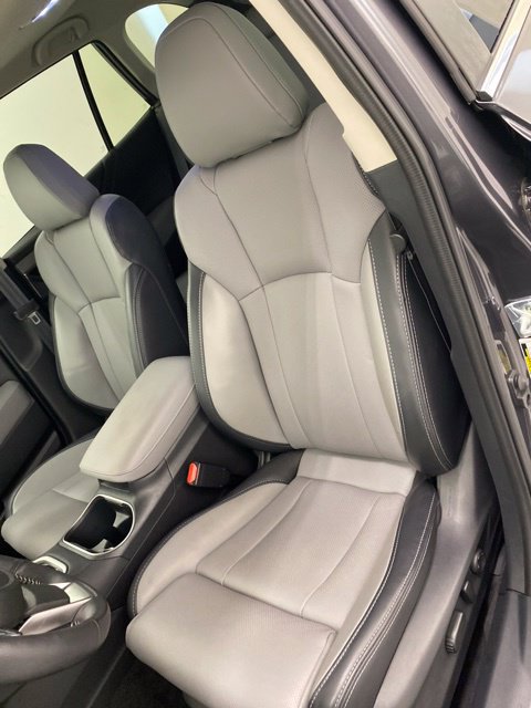 Used 2025 Subaru Outback Limited AWD/4WD image 12