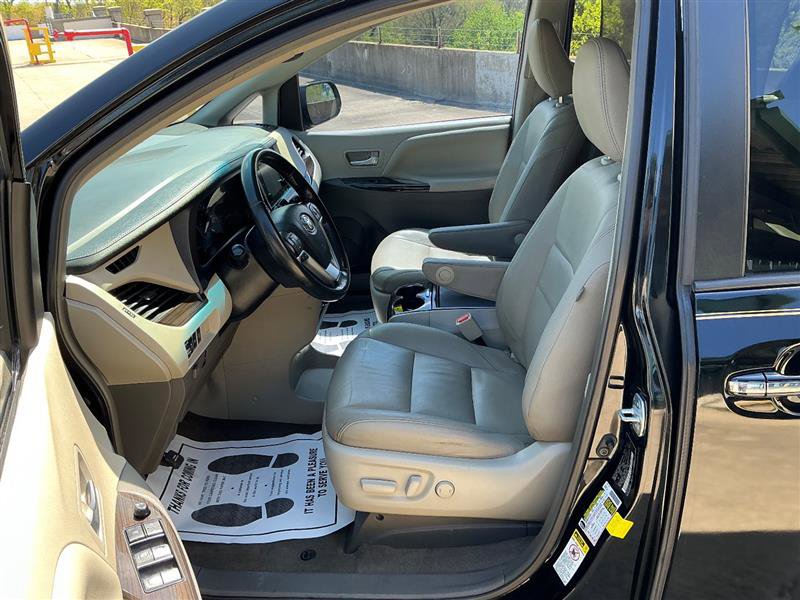 Used 2016 Toyota Sienna XLE w/ XLE Navigation Package image 29