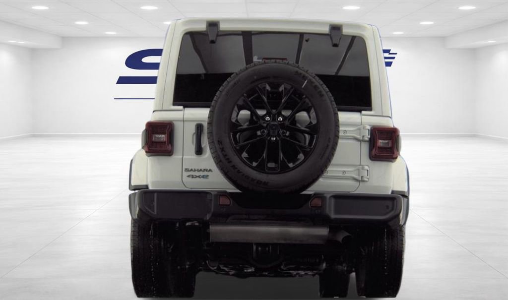 Used 2025 Jeep Wrangler Unlimited Sahara w/ Safety Group image 7