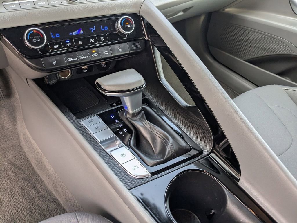 Used 2025 Hyundai Elantra SEL FWD image 22