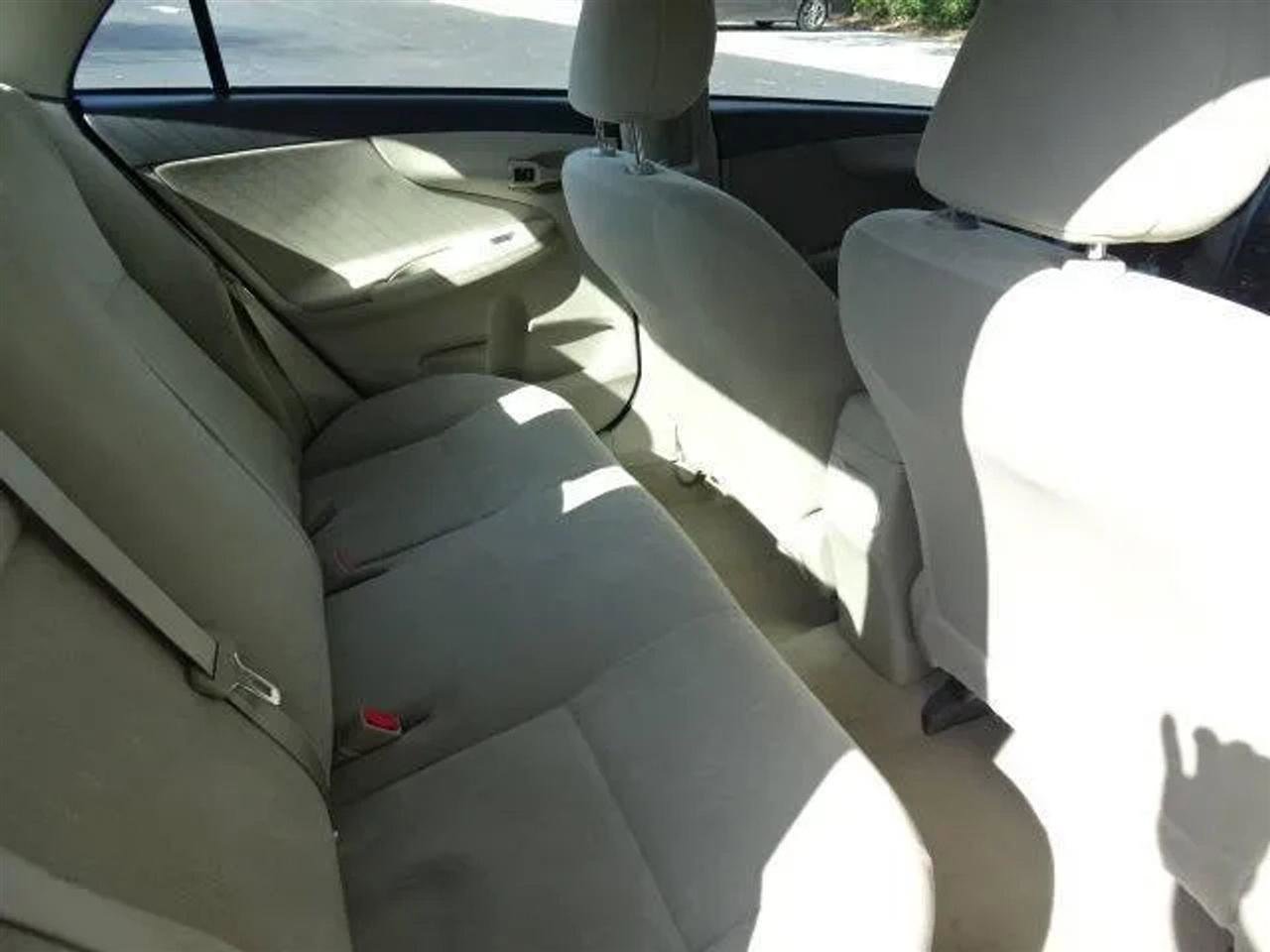 Used 2013 Toyota Corolla L image 28