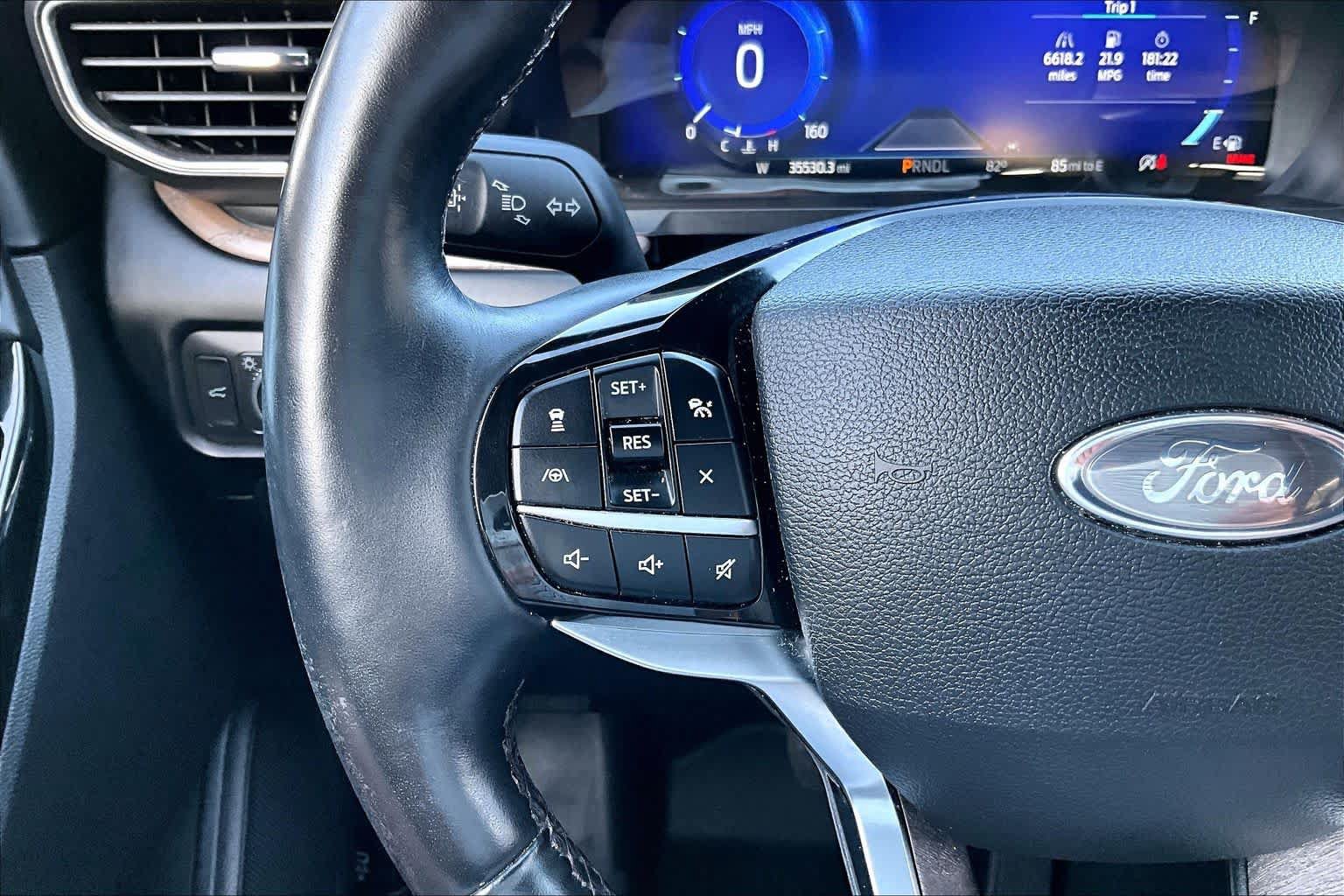 Used 2022 Ford Explorer Platinum w/ Equipment Group 601A AWD/4WD image 24