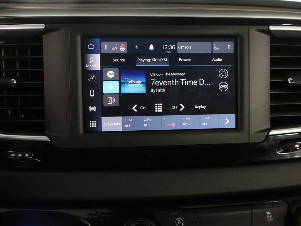 Used 2023 Chrysler Voyager LX image 37