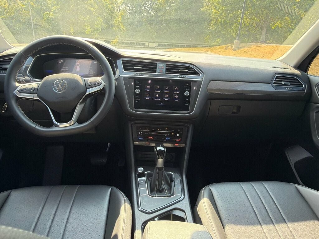 Used 2023 Volkswagen Tiguan SE FWD image 11