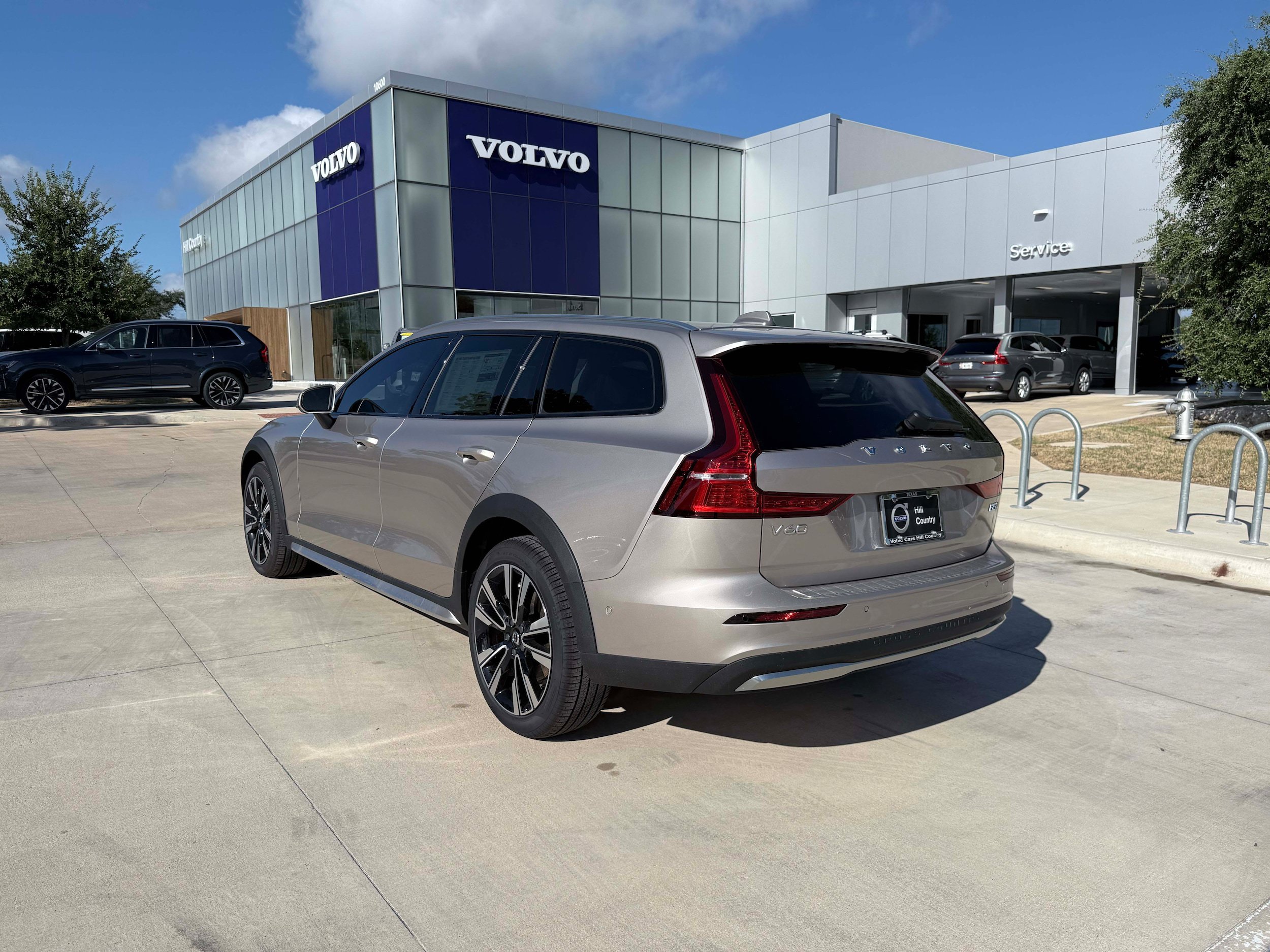 New 2026 Volvo V60 B5 Cross Country Ultra w/ Protection Package Premier AWD/4WD image 4